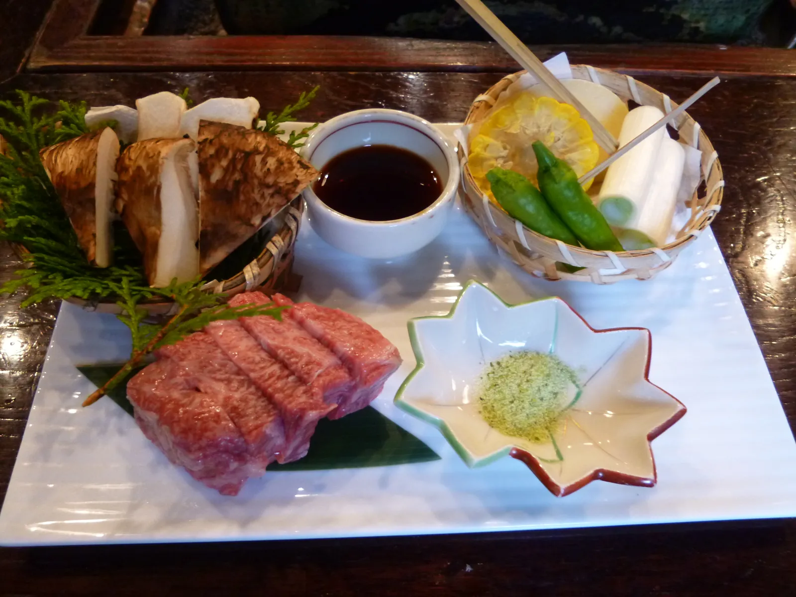 飛騨牛と松茸 季節野菜とじゃが餅のセット