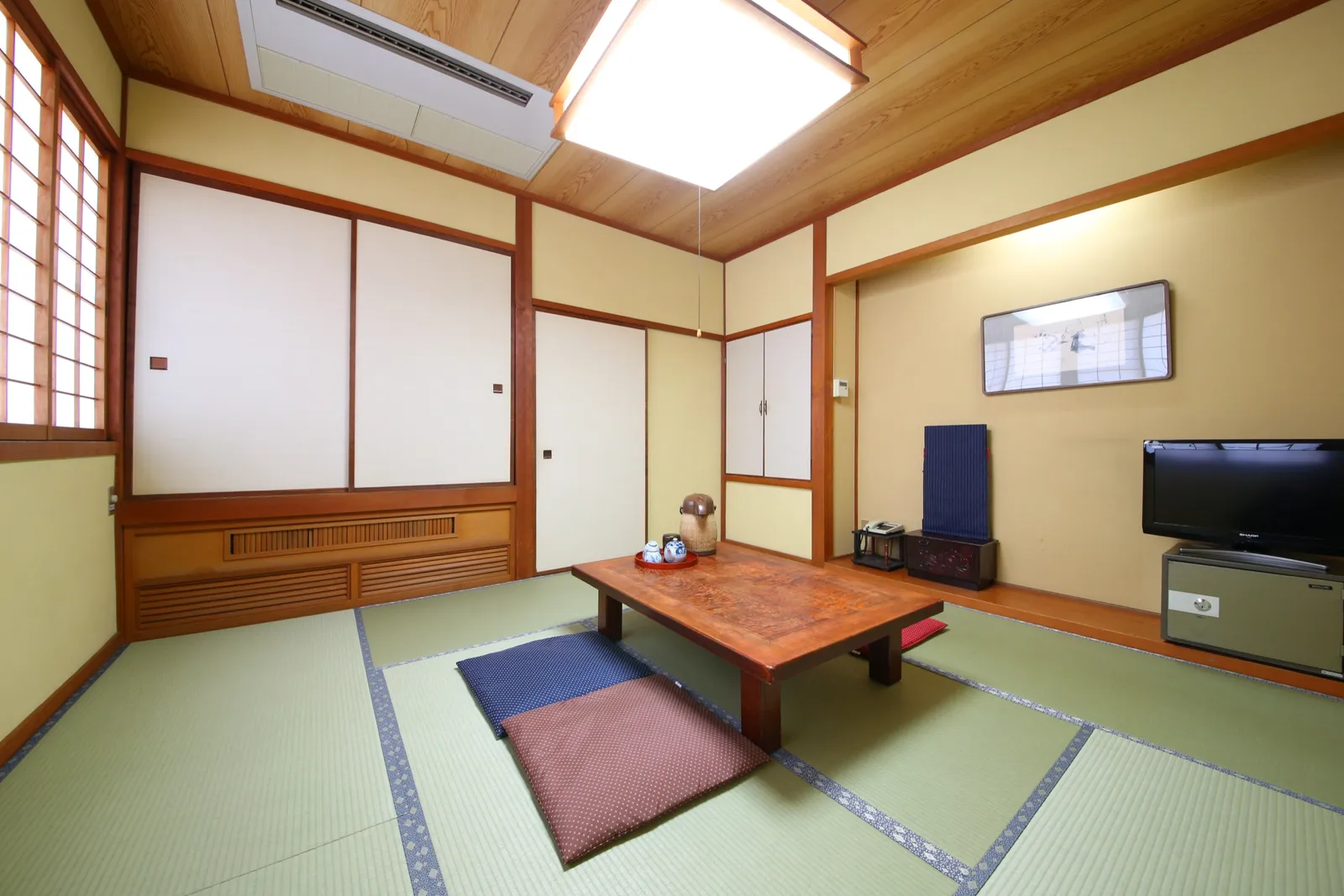 和室8畳 室内全景