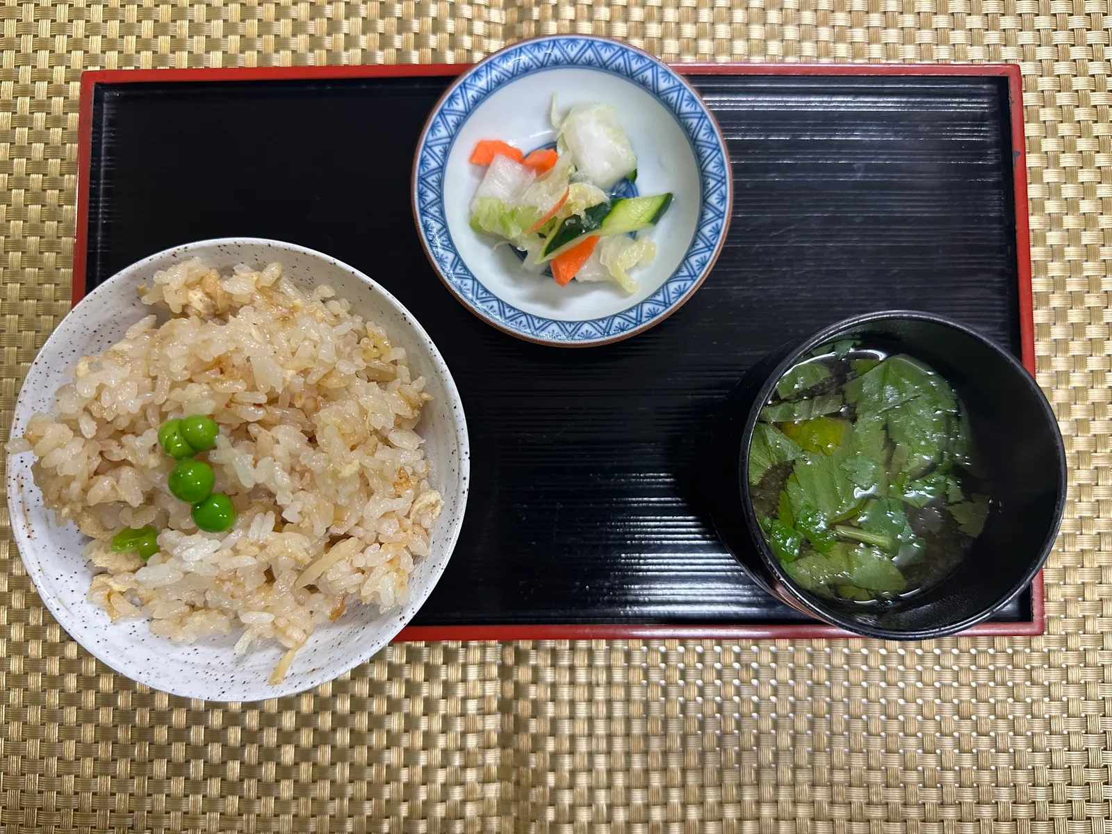 お食事：御飯と吸物と香物