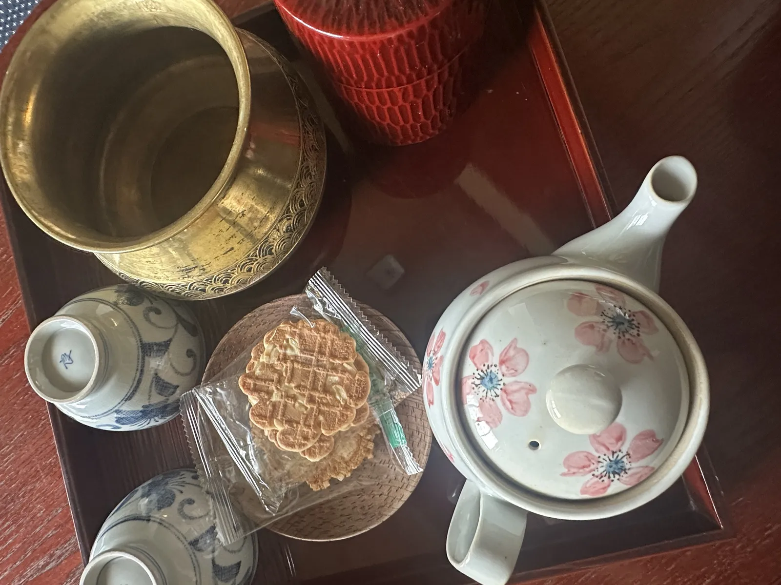 お部屋のお茶とせんべい