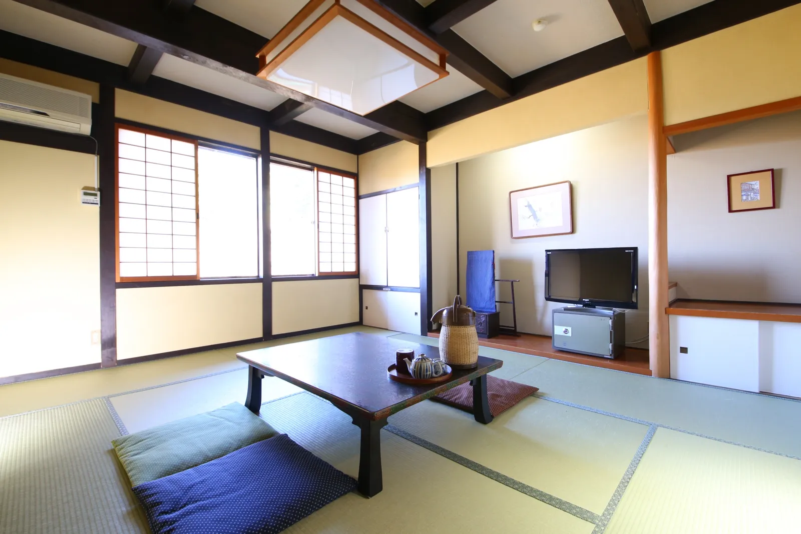 和室10畳 室内全景